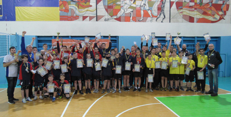 Особливі спортсмени змагалися за першість на чемпіонаті Рівненської області з волейболу