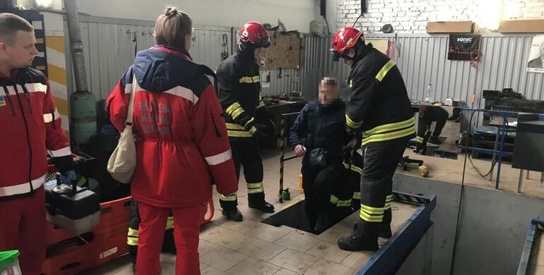 Підняття коня із септика, чоловіка - із ями на СТО: на Рівненщині рятувальники виїжджали на допомогу 4 рази