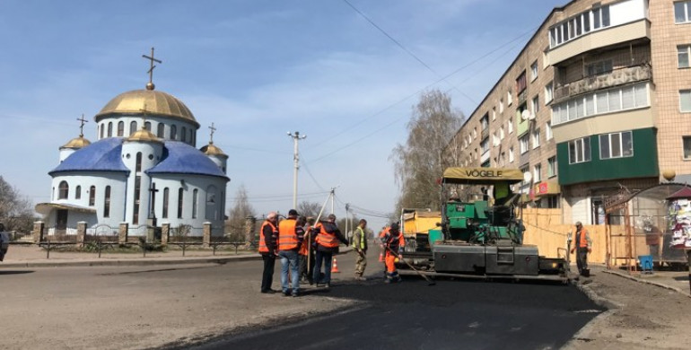 Дочекались: У центрі Квасилова ремонтують дорогу (ФОТО) (ВІДЕО) 