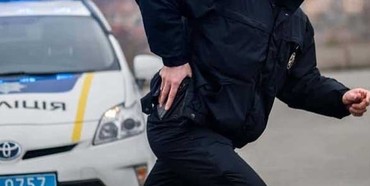 На Рівненщині поліцейський побіг за злодієм і вивихнув собі ногу