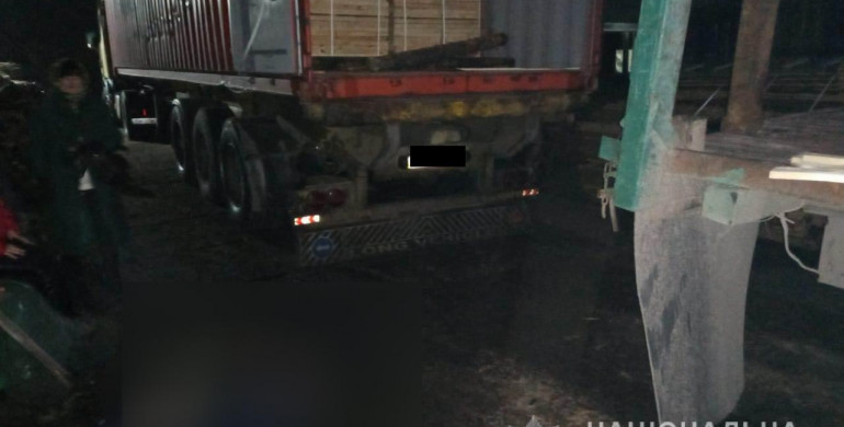 У Рокитному водій  вантажівки насмерть задавив чоловіка (ФОТО)