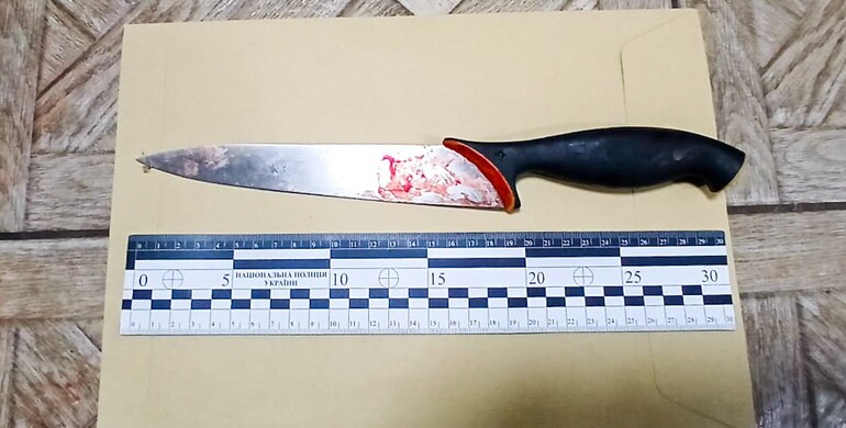 У Дубно розпивання алкоголю між чоловіка закінчилося ножовим пораненням У Дубно розпивання алкоголю між чоловіка закінчилося ножовим пораненням