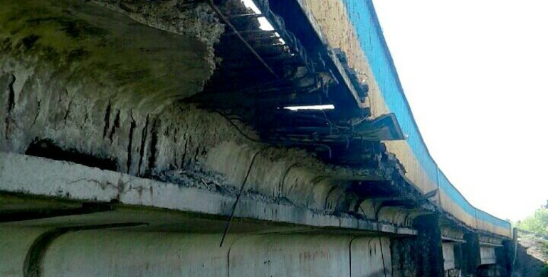 Міст у Сарнах повністю перекритий
