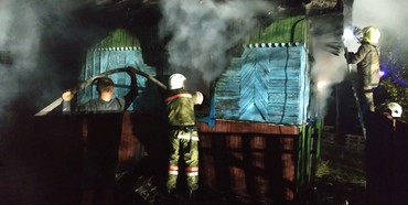 Вночі вогнеборці рятували від вогню приватний будинок на Рівненщині 