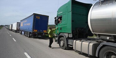 Польські прикордонники не пропустили в Україну вантажівки із гуманітарною допомогою 