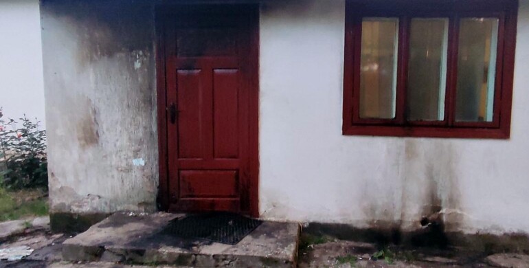 На Рівненщині журналісту підпалили двері дачного будинку