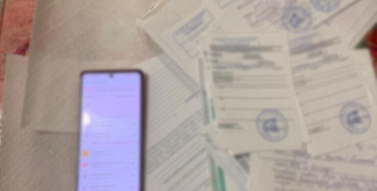 Нацполіція проводить понад 70 обшуків у медзакладах по всій країні