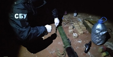 На Рівненщині СБУ виявила схованку зі зброєю та вибухівкою