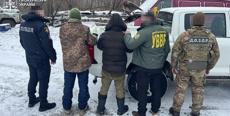 На Рівненщині судитимуть правоохоронця за організацію незаконного перетину кордону