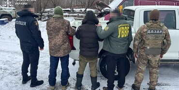 На Рівненщині судитимуть правоохоронця за організацію незаконного перетину кордону
