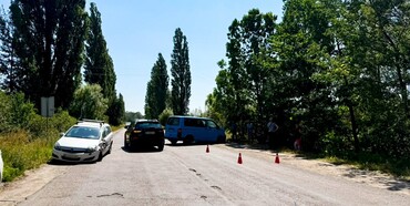 На Рівненщині у ДТП за участю трьох автомобілів травмувалися четверо людей