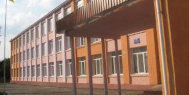 Сутички у Млинові: школи вирішили об`єднати