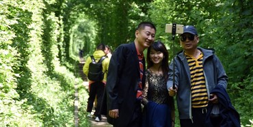 Китайські туроператори вподобали Тунель кохання