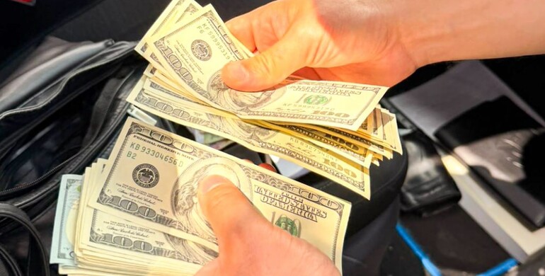На Рівненщині двоє лікарів оформляли інвалідність за 2500 тисячі доларів 