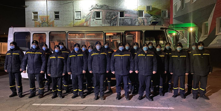 «Відновили 50 будинків»:: на Рівненщину повернулися рятувальники, які допомагали відбудовувати схід України