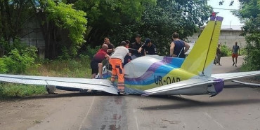 В Одесі впав літак: один пілот загинув, другий – в критичному стані (ФОТО 18+)