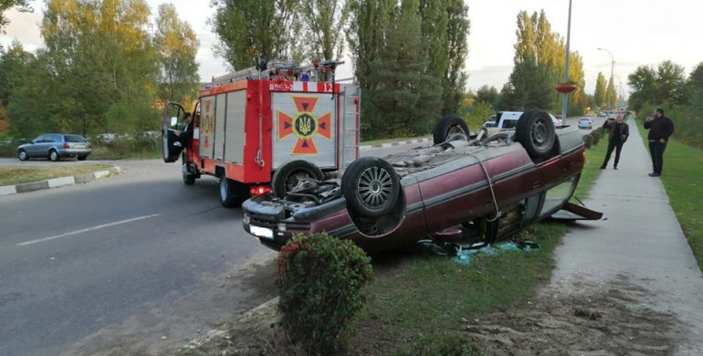 Чергова ДТП на Рівненщині: рятувальники надавали допомогу (ФОТО)