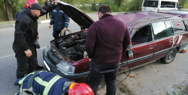 Чергова ДТП на Рівненщині: рятувальники надавали допомогу (ФОТО)