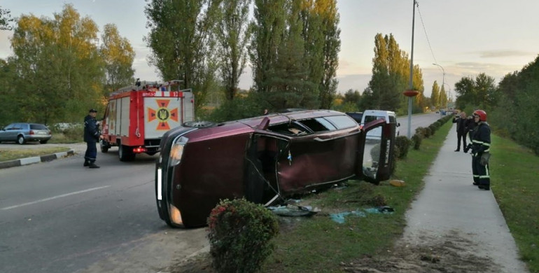 Чергова ДТП на Рівненщині: рятувальники надавали допомогу (ФОТО)