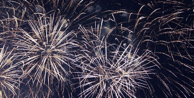 У Рівному в четверту річницю війни запустили феєрверк