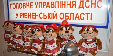 Рівненські рятувальники подарували малечі песиків-рятівників (ФОТО)