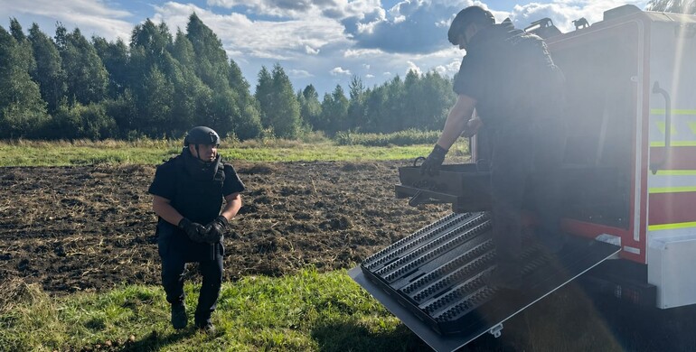 На Варащині піротехніки ДСНС знешкодили 50 авіаційних бомб часів Другої світової війни 