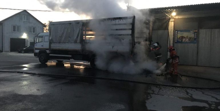 У Сарнах горіла вантажівка з вугіллям (ФОТО)