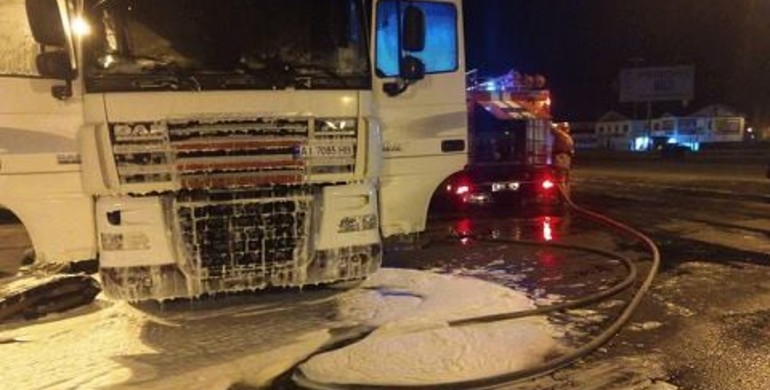 У Сарнах рятувальники ДСНС врятували вантажівку від вибуху