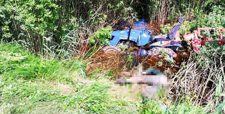 У Сарненському районі внаслідок перекидання трактора загинув кермувальник У Сарненському районі внаслідок перекидання трактора загинув кермувальник