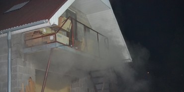 12 пожежників у два ствола: у Рівному горів будинок