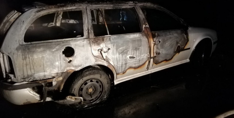 На Костопільщині вночі згорів автомобіль (ФОТО)