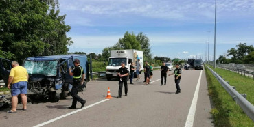 У Корці мікроавтобус зіткнувся з вантажівкою - є постраждалі (ФОТО)