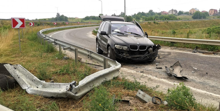 Поблизу Рівного ДТП: водійка не вибрала безпечної швидкості