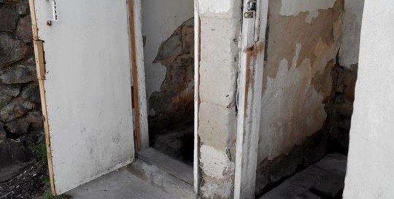 На Рівненщині у приміщенні лікарні не знайшли туалету
