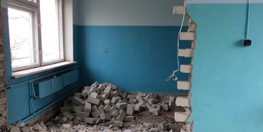 Рівненська ОДА хвалиться розтрощеними стінами в амбулаторіях