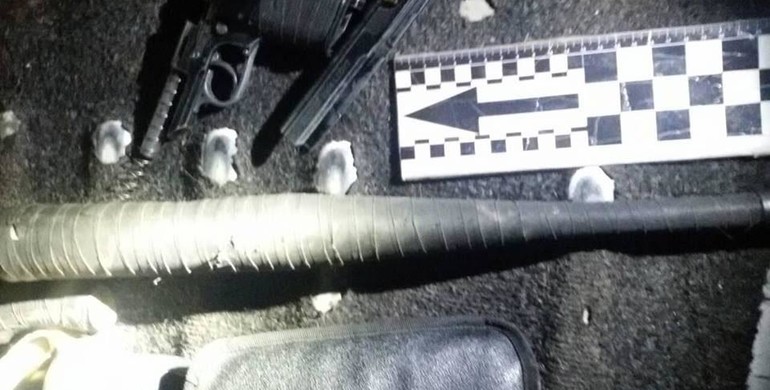 На Рівненщині у автомобілі волинянина знайшли зброю