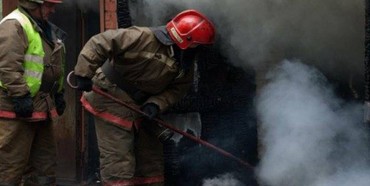 На Рівненщині через пожежу серед ночі евакуювали людей