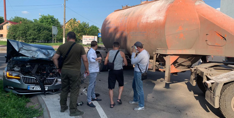Депутат Рівнеоблради потрапив у серйозне ДТП на Макарова
