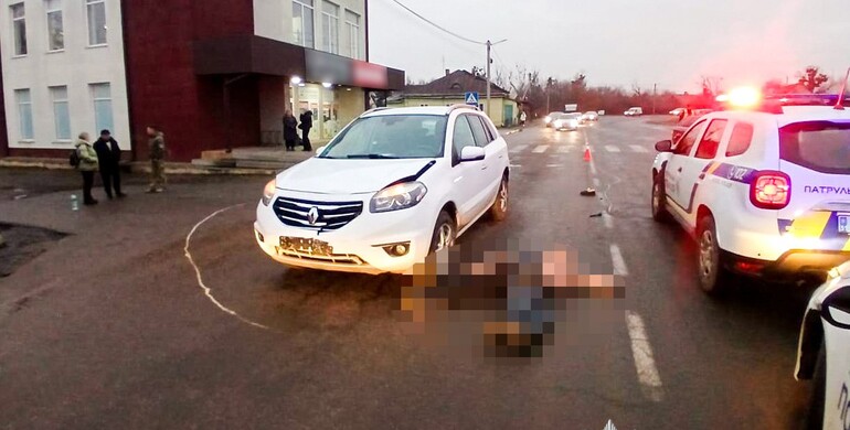 У Дубно під колесами кросовера загинула пішохідка