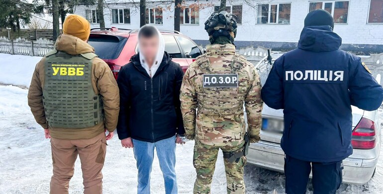 18-річний мешканець Рівненщини допомагав чоловікам нелегально перетнути кордон 