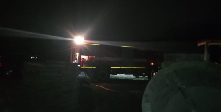 У Радивилові вісім вогнеборців рятували будинок від вогню (ФОТО)
