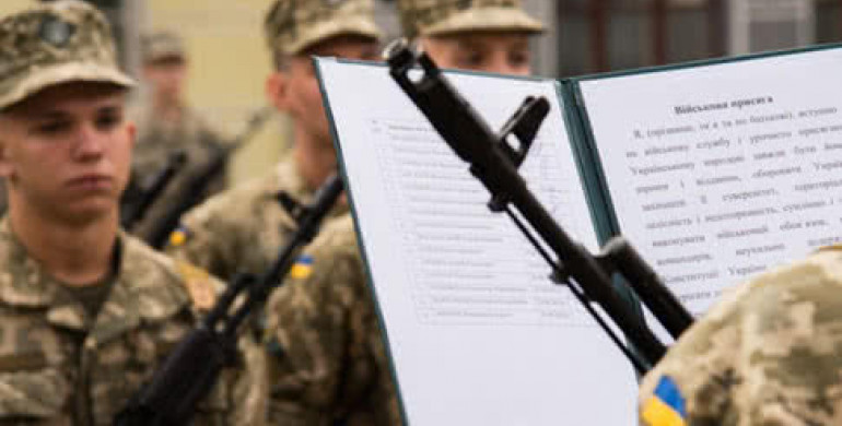 В армію тепер – з 18 років: Президент України підписав Указ про строкову службу 