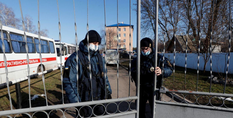 Уряд посилює карантинні заходи через коронавірус