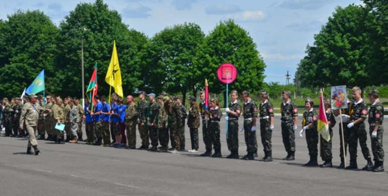 На Рівненщині – військово-патріотичні змагання серед школярів