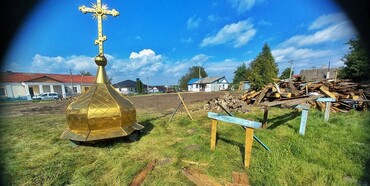 У селі на Рівненщині місцеві жителі бензопилами розпиляли храм XVIII століття