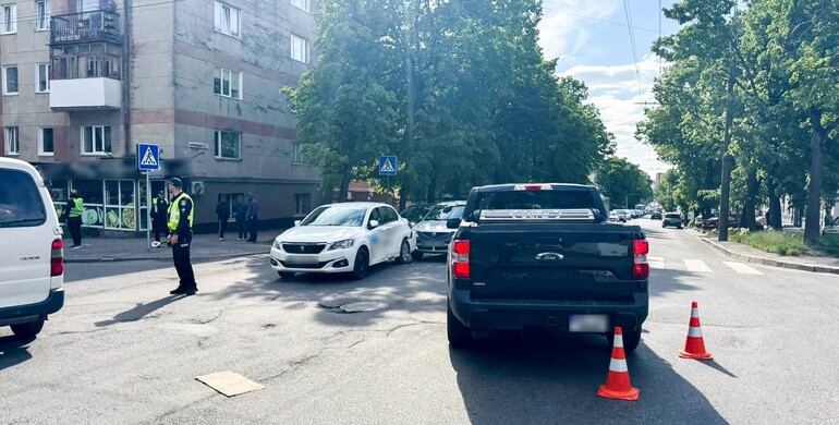 У Рівному внаслідок ДТП постраждали двоє осіб У Рівному внаслідок ДТП постраждали двоє осіб