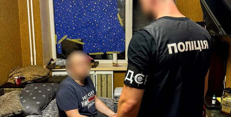 На Рівненщині викрили злочинну групу, яка виготовляла та збувала наркотичні речовини На Рівненщині викрили злочинну групу, яка виготовляла та збувала наркотичні речовини