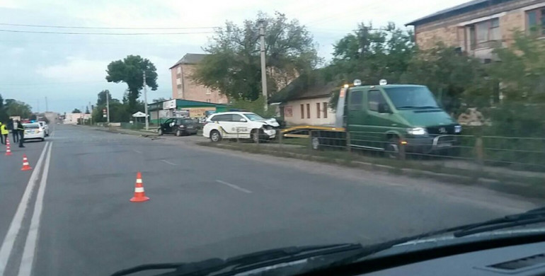 На Рівненщині поліцейська автівка потрапила у ДТП