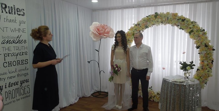 На Рівненщині 430 пар наречених одружились за добу