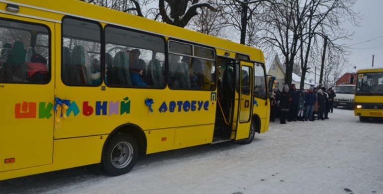 На Рівненщині школа "рукавичка" отримала новенький автобус (ФОТО)